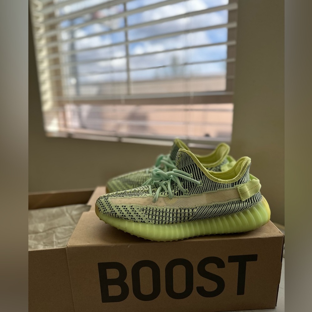 Yeezy Boost 350 V2 lime green - Picture 3 of 5